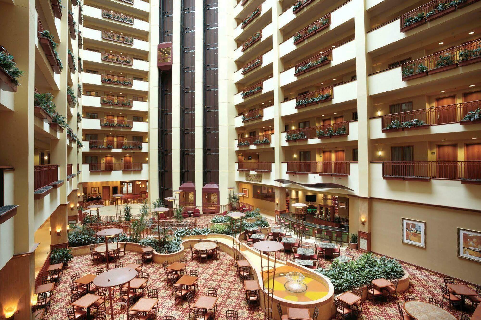 Embassy Suites By Hilton Saint Louis Saint Charles Exterior photo